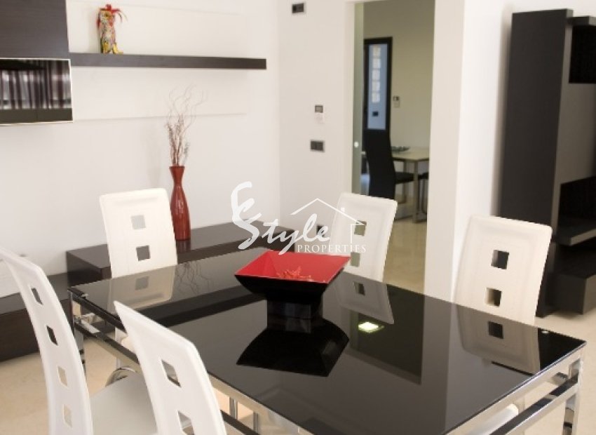 Resale - Villa - Cabo Roig