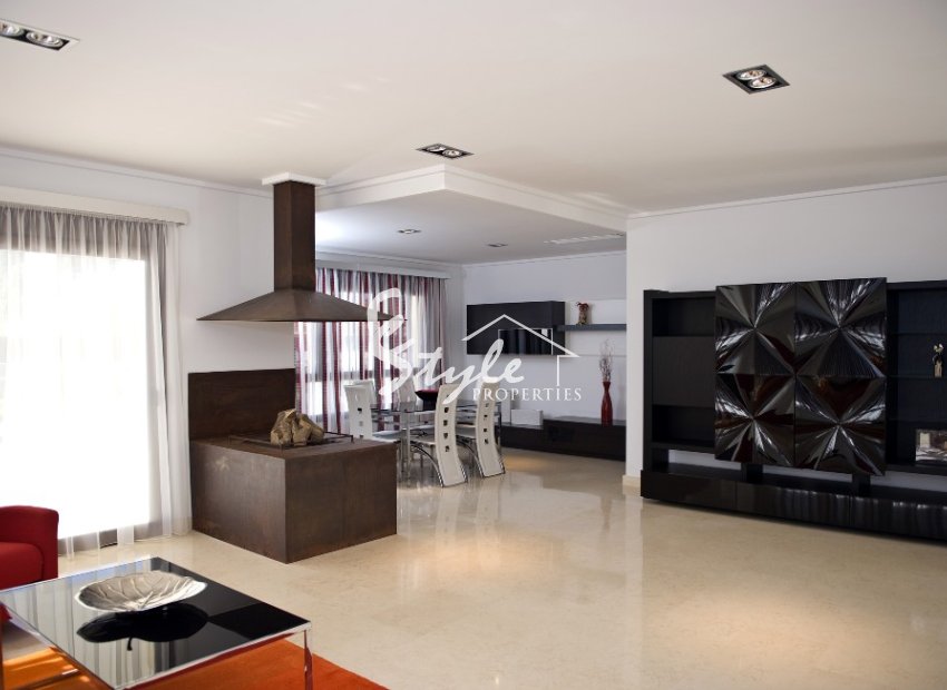 Resale - Villa - Cabo Roig