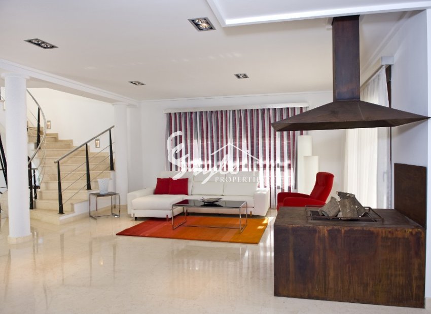 Resale - Villa - Cabo Roig