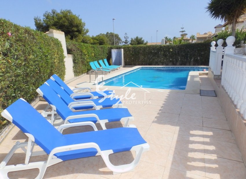 Resale - Villa - Cabo Roig
