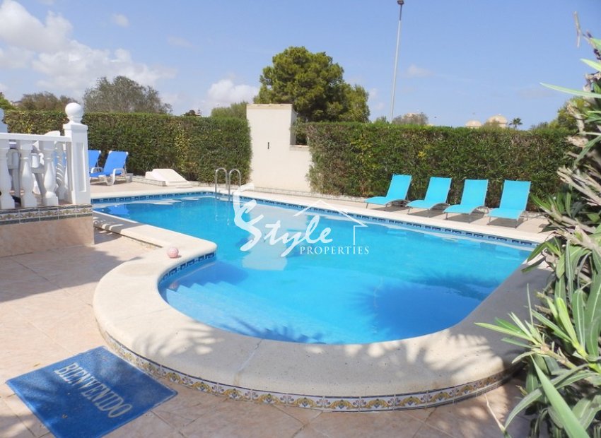 Resale - Villa - Cabo Roig