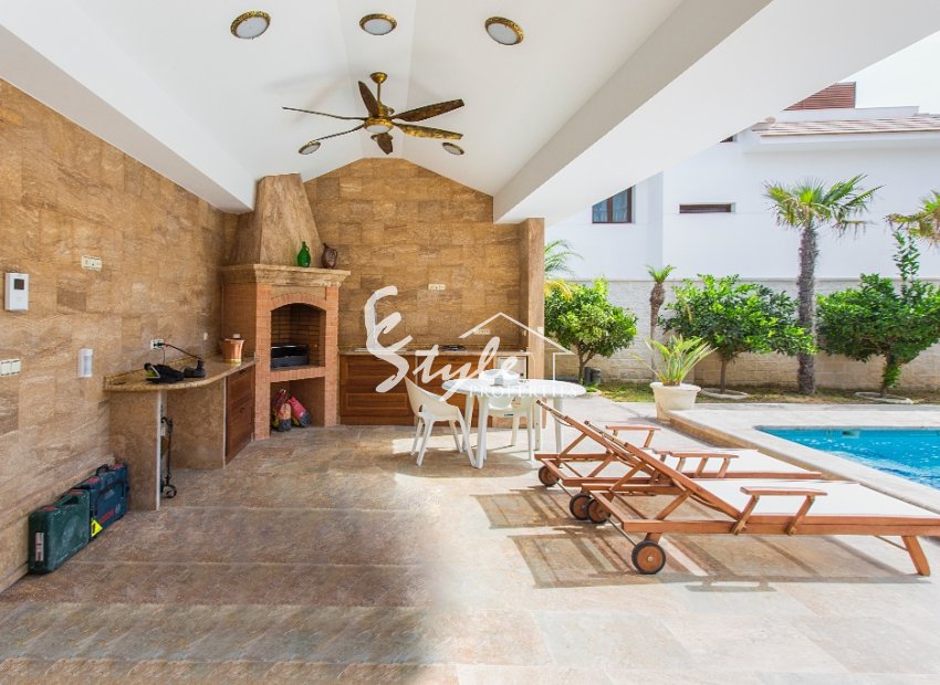 Resale - Villa - Cabo Roig