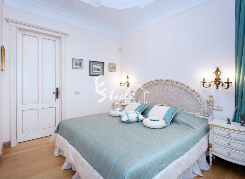 Resale - Villa - Cabo Roig