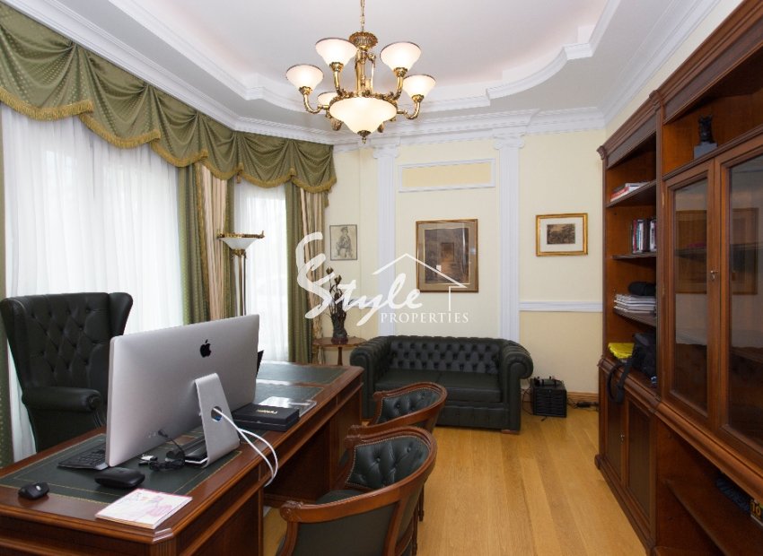 Resale - Villa - Cabo Roig