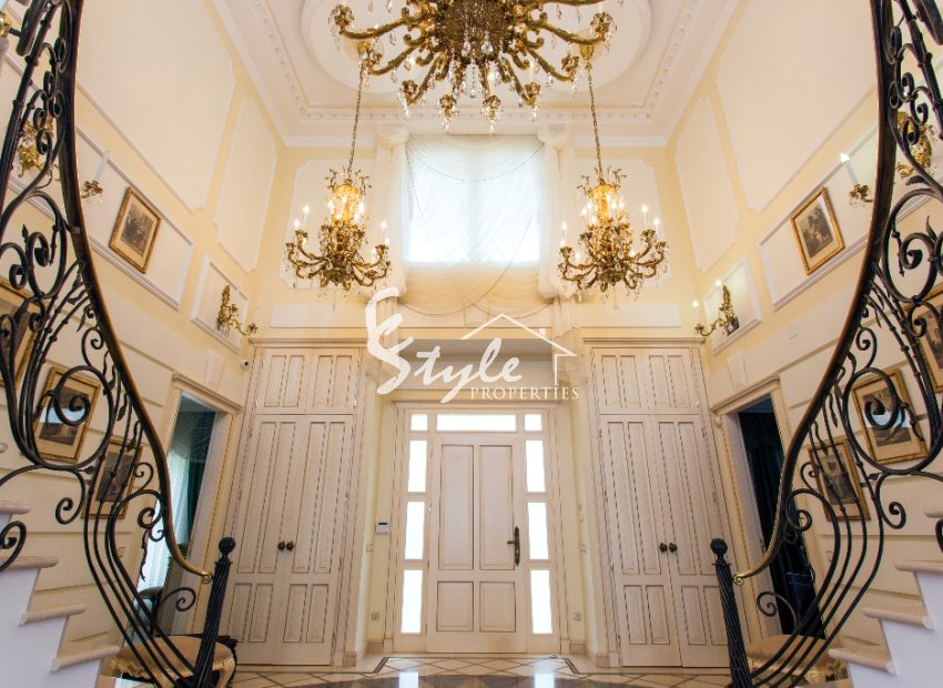 Resale - Villa - Cabo Roig