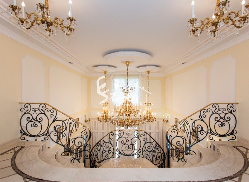 Resale - Villa - Cabo Roig