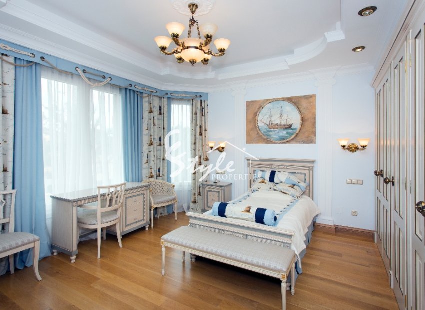 Resale - Villa - Cabo Roig