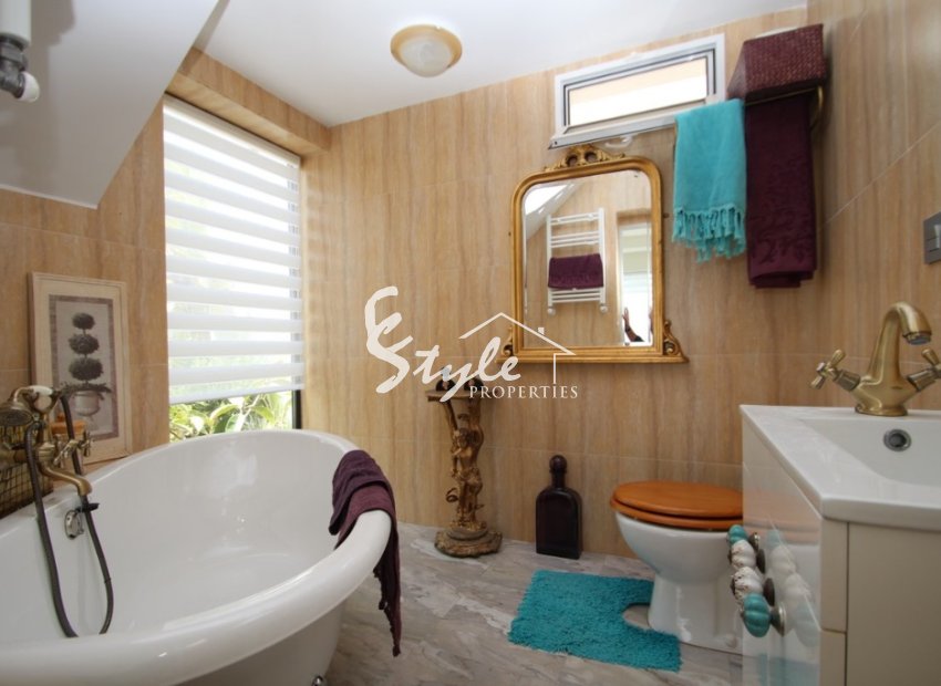 Resale - Villa - Cabo Roig