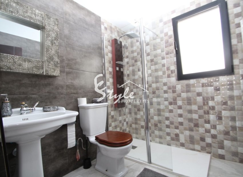 Resale - Villa - Cabo Roig