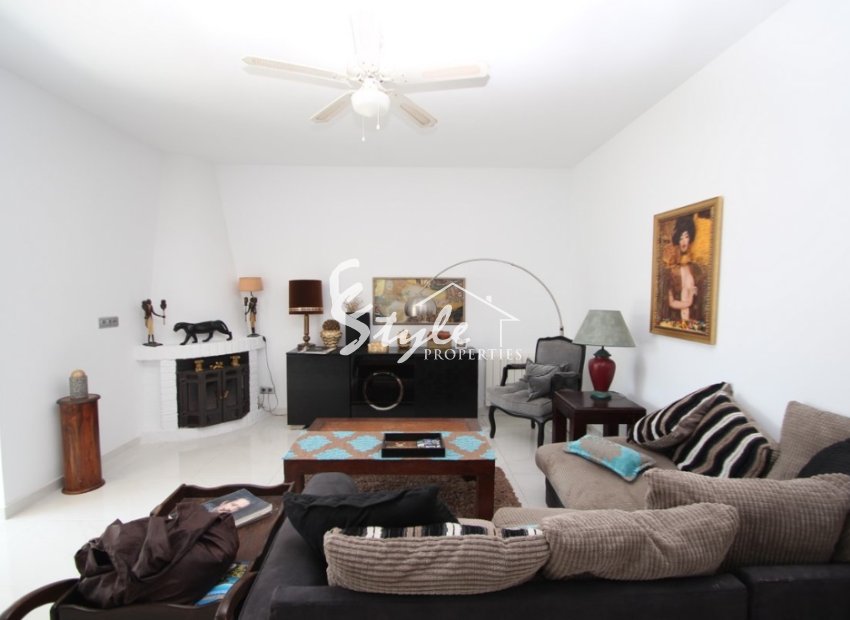 Resale - Villa - Cabo Roig