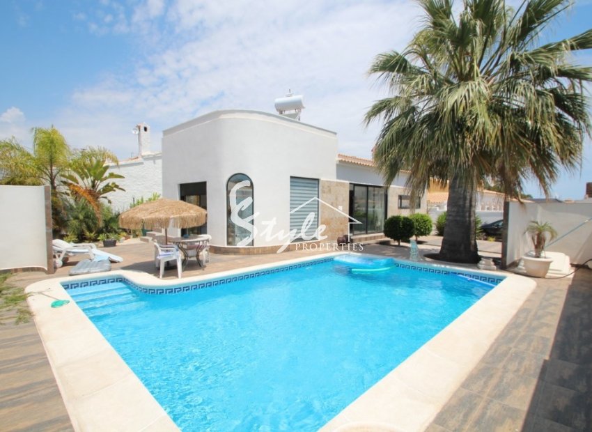 Resale - Villa - Cabo Roig