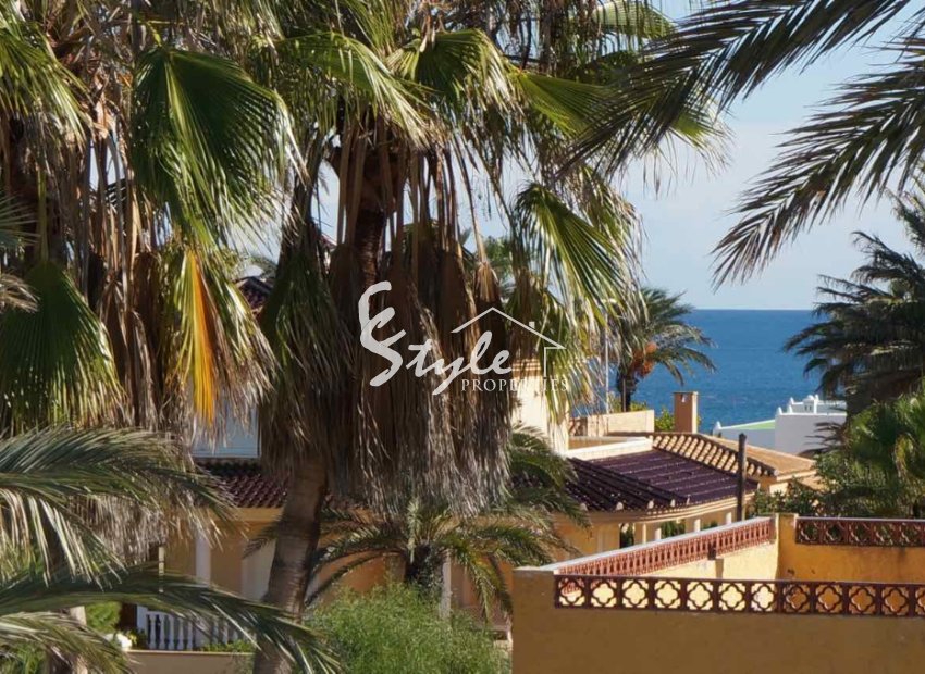 Resale - Villa - Cabo Roig