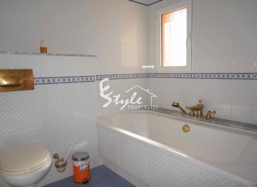 Resale - Villa - Cabo Roig