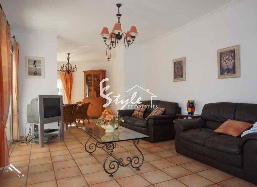 Resale - Villa - Cabo Roig