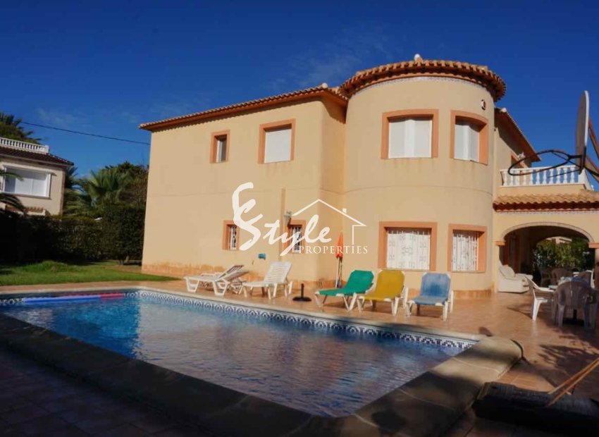 Resale - Villa - Cabo Roig