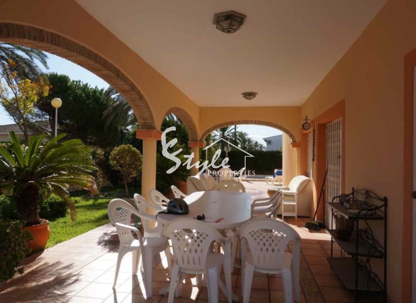 Resale - Villa - Cabo Roig