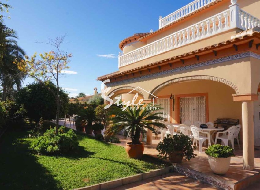 Resale - Villa - Cabo Roig