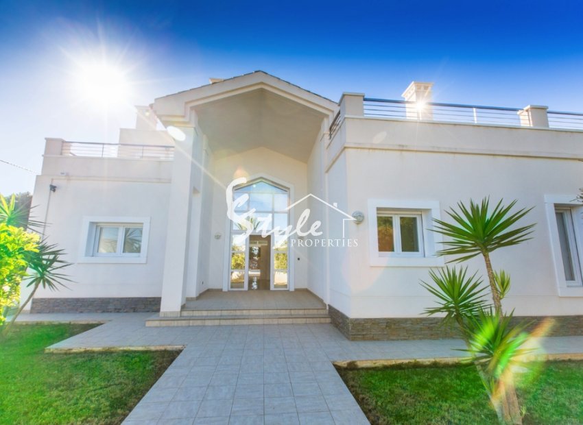 Resale - Villa - Cabo Roig