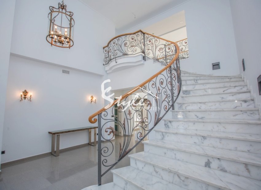 Resale - Villa - Cabo Roig