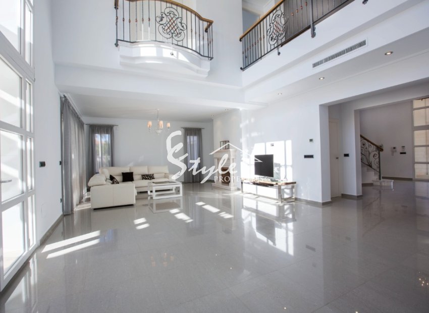 Resale - Villa - Cabo Roig