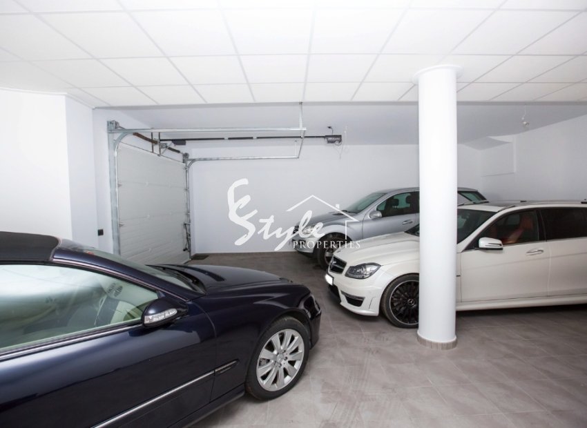 Resale - Villa - Cabo Roig