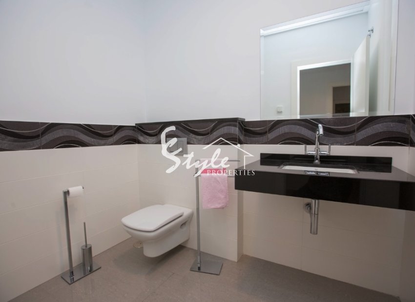 Resale - Villa - Cabo Roig