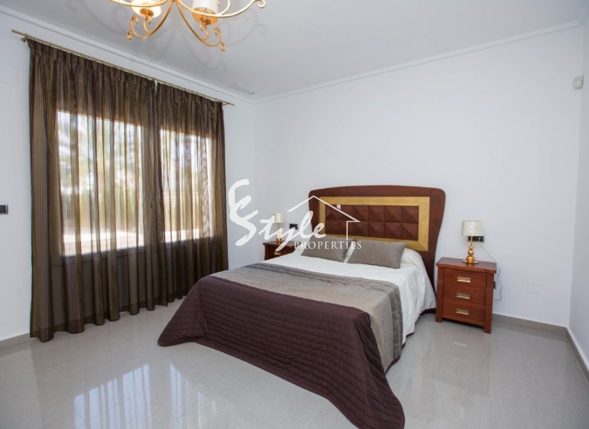 Resale - Villa - Cabo Roig