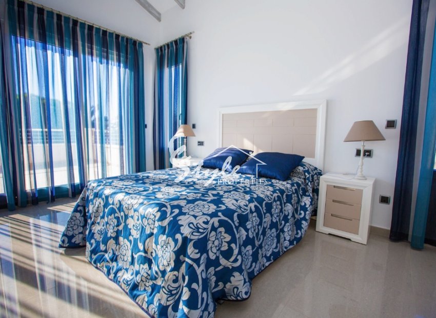 Resale - Villa - Cabo Roig
