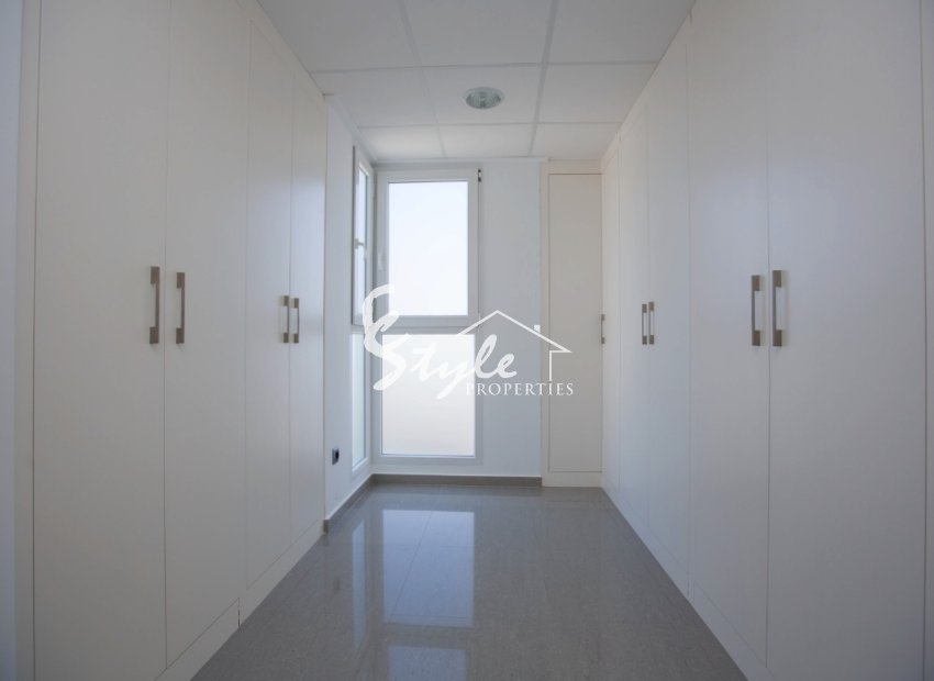 Resale - Villa - Cabo Roig