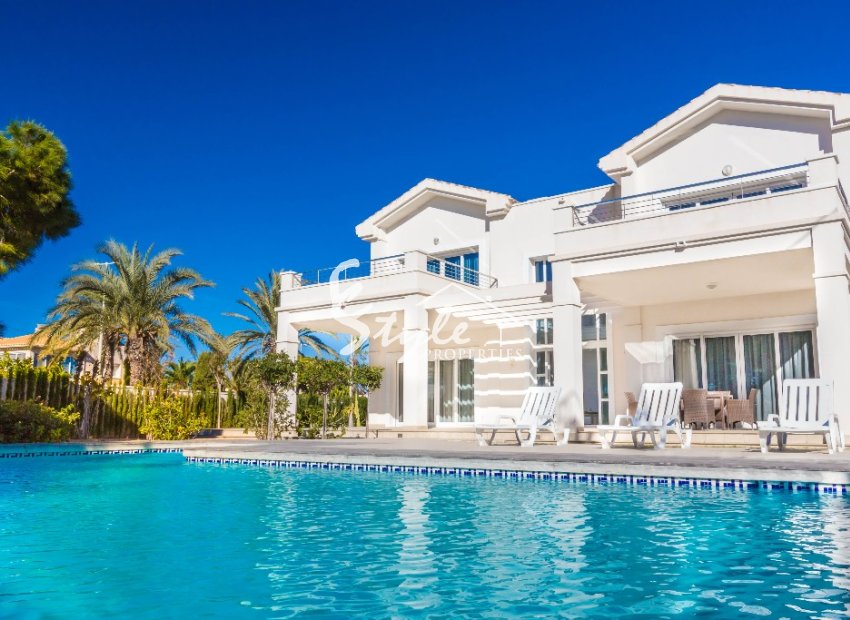 Resale - Villa - Cabo Roig