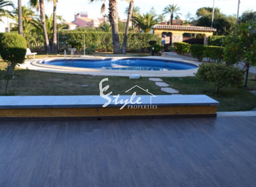 Resale - Villa - Cabo Roig