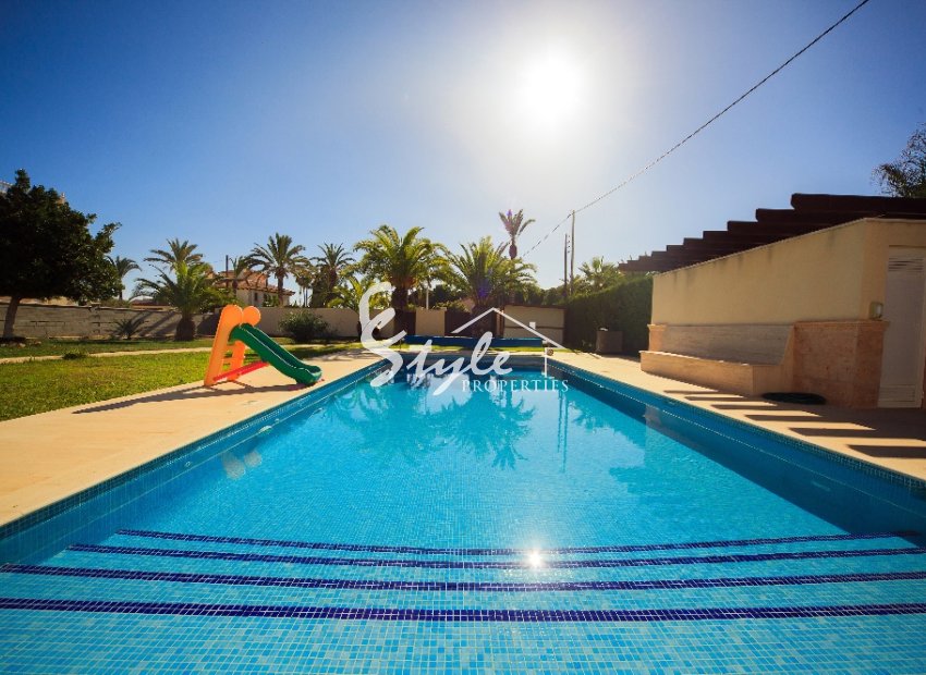 Resale - Villa - Cabo Roig