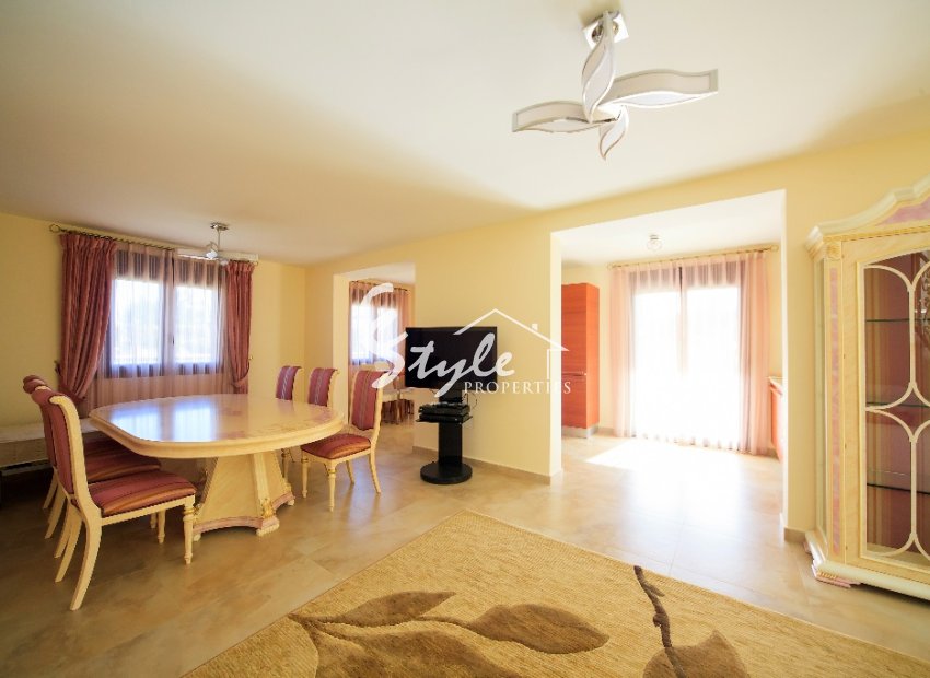 Resale - Villa - Cabo Roig