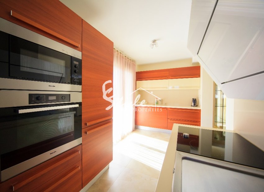 Resale - Villa - Cabo Roig