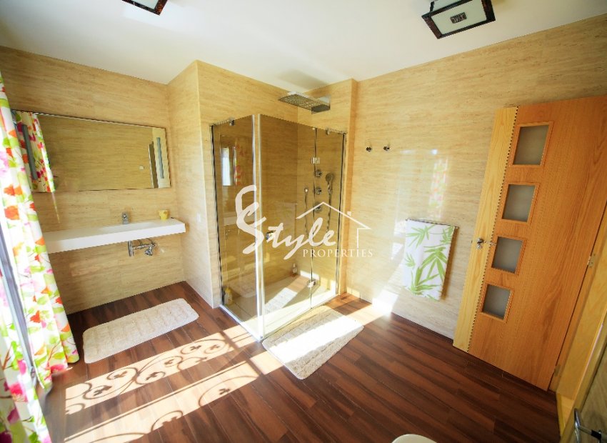 Resale - Villa - Cabo Roig