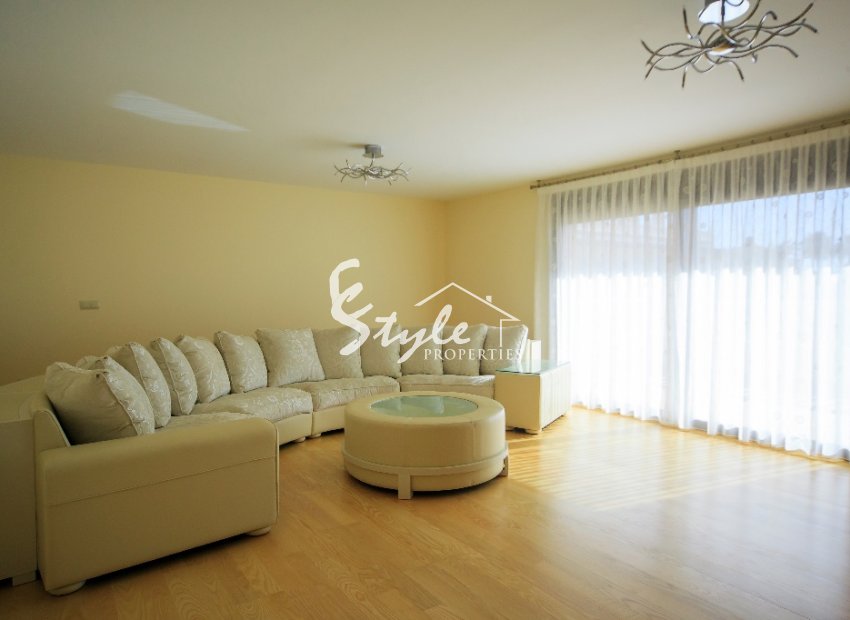 Resale - Villa - Cabo Roig