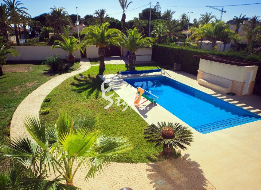 Resale - Villa - Cabo Roig