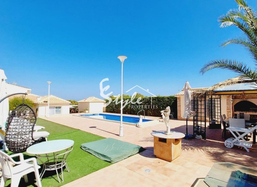 Resale - Villa - Campoamor