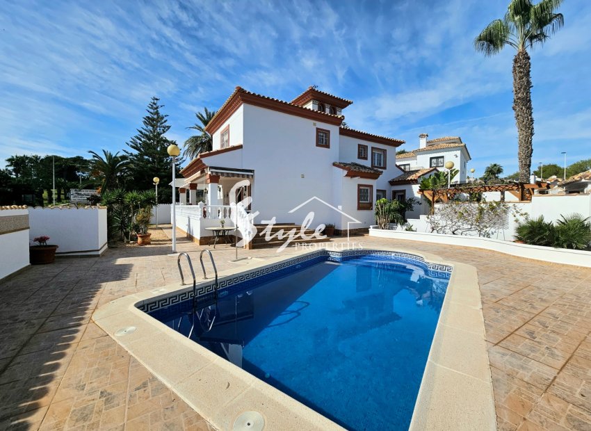Resale - Villa - Campoamor