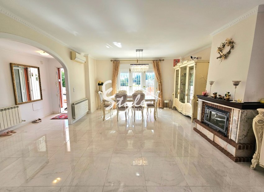 Resale - Villa - Campoamor