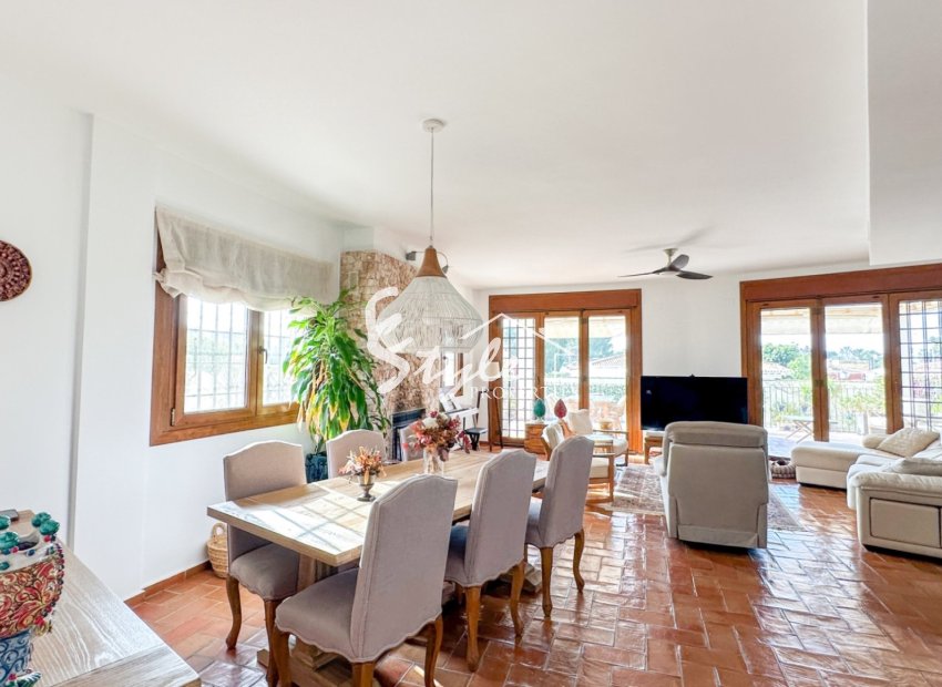 Resale - Villa - Campoamor