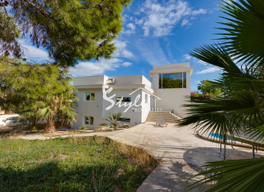 Resale - Villa - Ciudad Quesada - avenida de las Naciones