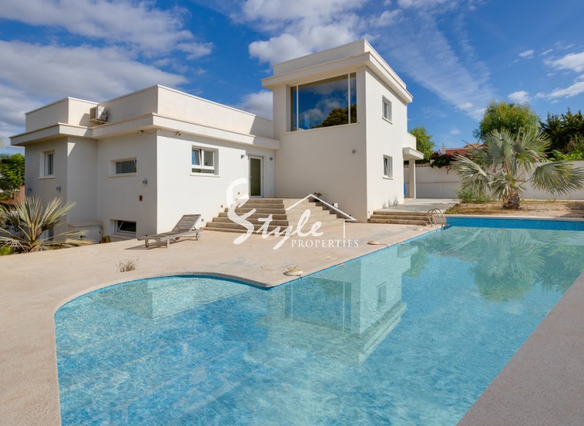 Resale - Villa - Ciudad Quesada - avenida de las Naciones