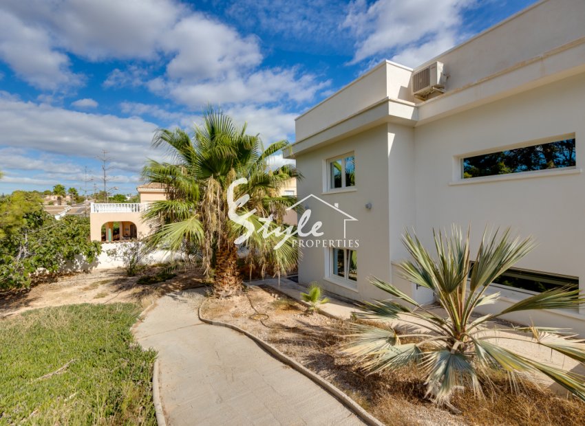 Resale - Villa - Ciudad Quesada - avenida de las Naciones