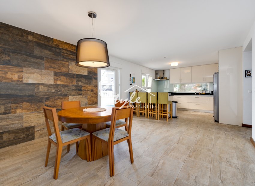 Resale - Villa - Ciudad Quesada - avenida de las Naciones