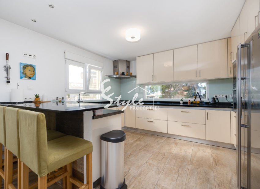 Resale - Villa - Ciudad Quesada - avenida de las Naciones