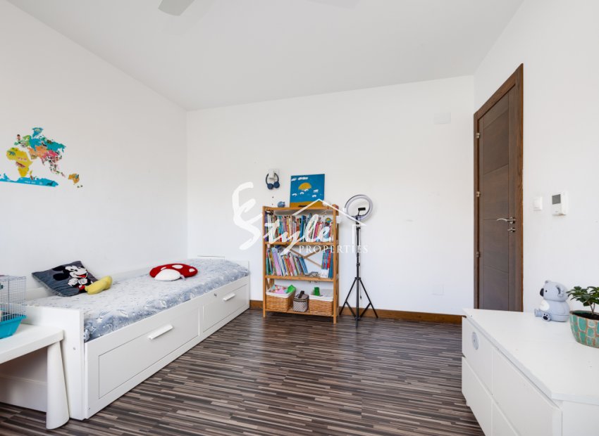 Resale - Villa - Ciudad Quesada - avenida de las Naciones