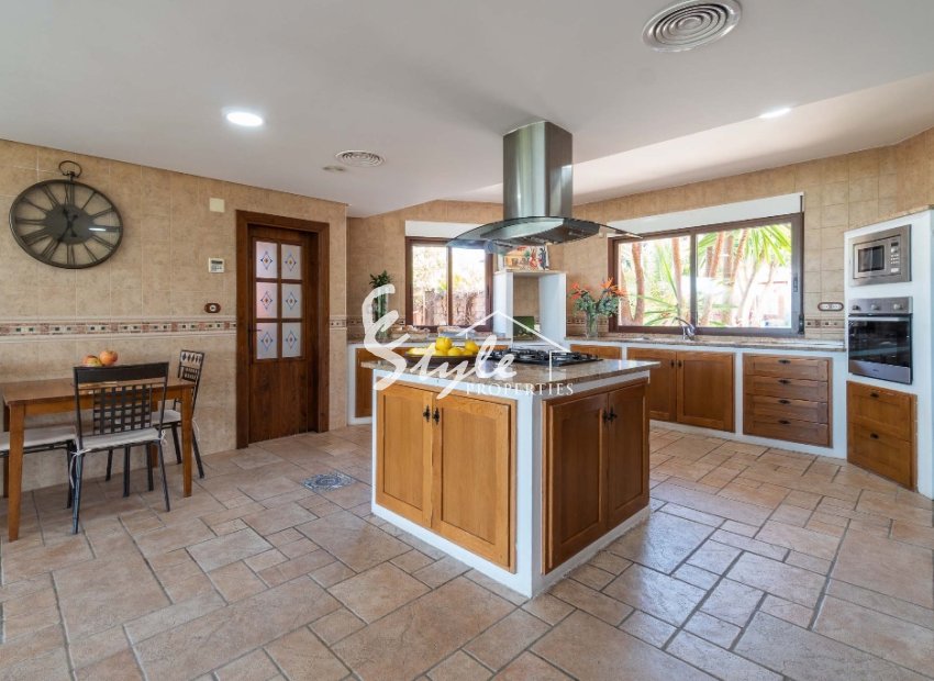 Resale - Villa - Costa Blanca - Orihuela Costa