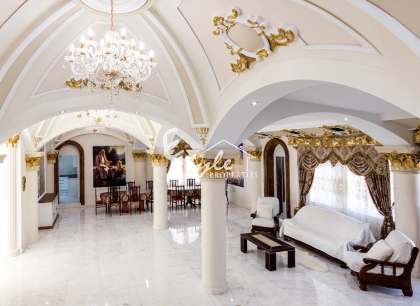 Resale - Villa - La Marina