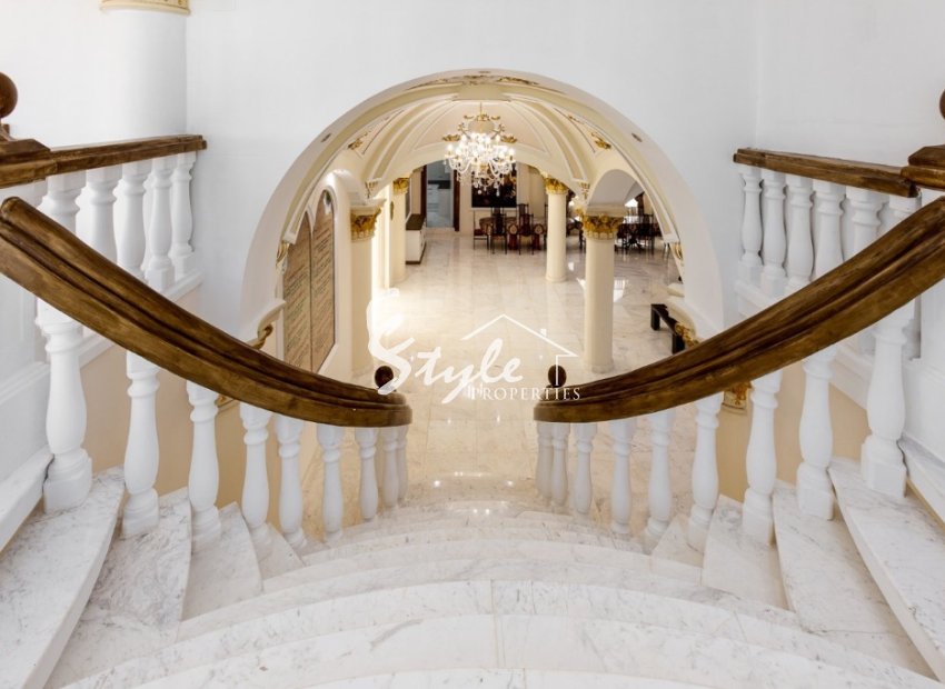 Resale - Villa - La Marina